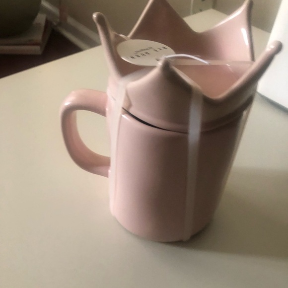 Rae Dunn MOM mug with crown topper - Picture 2 of 5